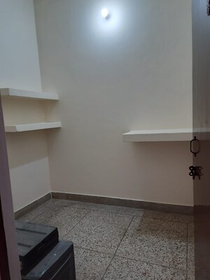 Room in 1.5 BHK Builder Floor at Chaudhary Deshraj Complex, Sector 22 – for Rent