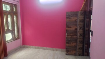 Room in 2 BHK Builder Floor at Gomti Nagar – for Rent