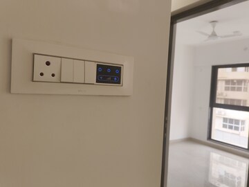 Furnished Amenities in 1 BHK Apartment at Platinum 53 West, Andheri West – for Rent