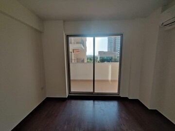 Room in 2 BHK Apartment at Pioneer Park Araya, Sector 61 – for Rent