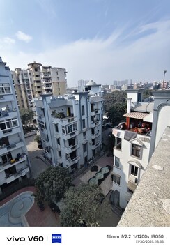3 BHK + Pooja Room Apartment For Sale in Mahagun Manor