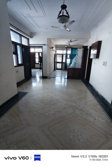 Room in 3 BHK Apartment at Mahagun Manor, Sector 50 – for Sale