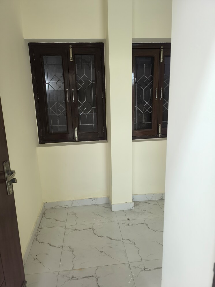 Room, sector 56 3 Bedroom 3400 Sq.Ft. Villa In Sector 56 Noida 9551161