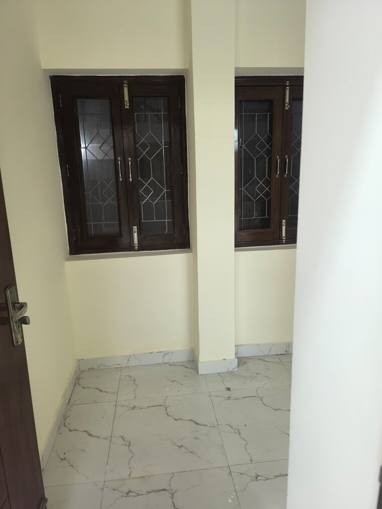 Room, sector 56 3 Bedroom 3400 Sq.Ft. Villa In Sector 56 Noida 9551161