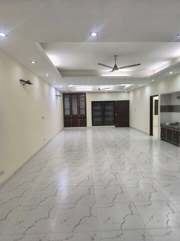 Living Room in 3 BHK Villa at Sector 56 – for Rent