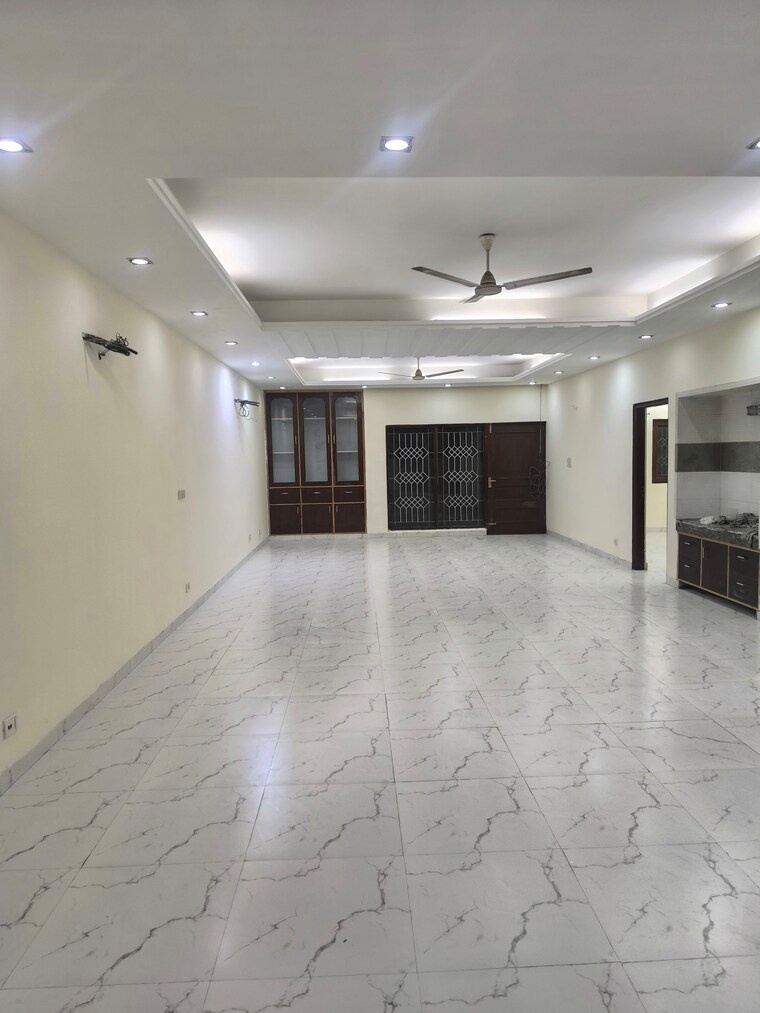 Living Room, sector 56 3 Bedroom 3400 Sq.Ft. Villa In Sector 56 Noida 9551161