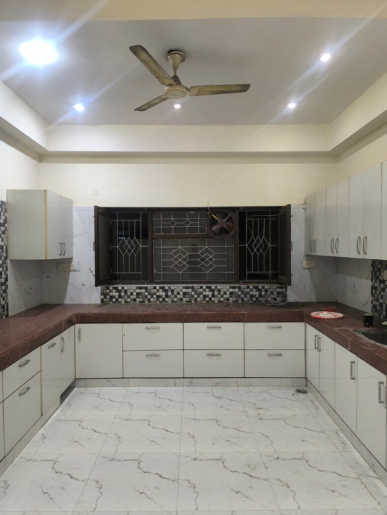 Kitchen, sector 56 3 Bedroom 3400 Sq.Ft. Villa In Sector 56 Noida 9551161