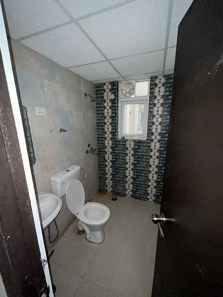 Bathroom, signature-the-serenas 2 Bedroom 645 Sq.Ft. Apartment In Sohna Sector 36 Gurgaon 9551151