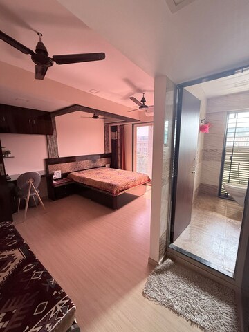 Bedroom in 3 BHK Apartment at Santacruz West – for Rent