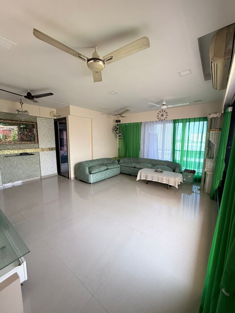 Room, santacruz west 3 Bedroom 1200 Sq.Ft. Apartment In Santacruz West Mumbai 9551169