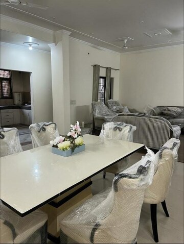 Master Bedroom in 3 BHK Independent House at Gardenia Glory, Sector 46 – for Rent