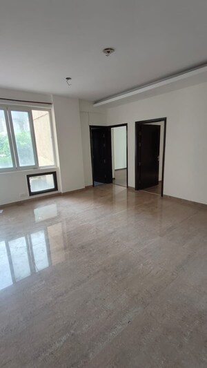 Room in 3 BHK Apartment at Pakhowal Road – for Rent
