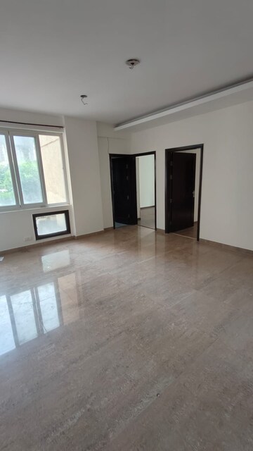 Room in 3 BHK Apartment at Pakhowal Road – for Rent