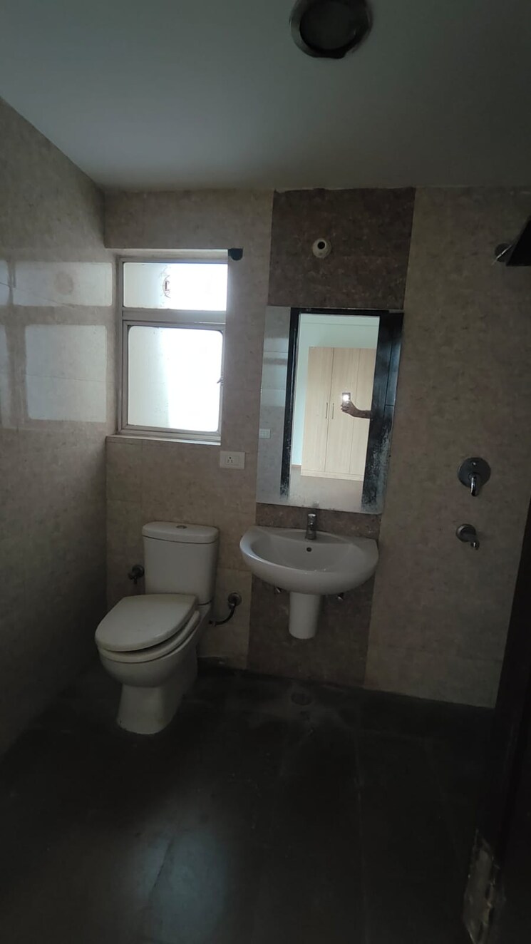 Bathroom, pakhowal road 3 Bedroom 1600 Sq.Ft. Apartment In Pakhowal Road Ludhiana 9551205