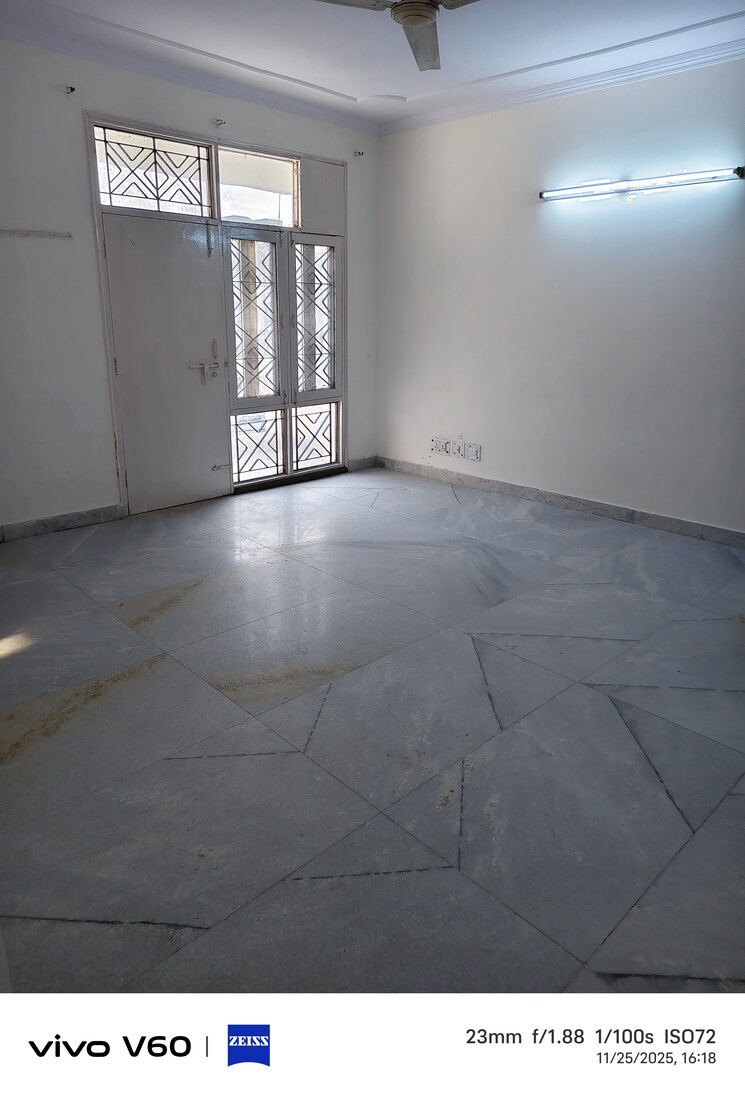 Room, shivkala-apartment 4 Bedroom 1800 Sq.Ft. Apartment In Sector 62 Noida 9551211