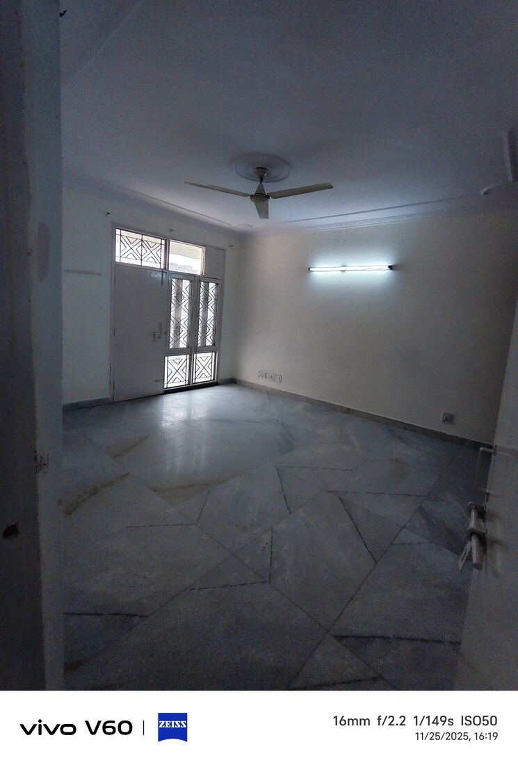 Room, shivkala-apartment 4 Bedroom 1800 Sq.Ft. Apartment In Sector 62 Noida 9551211