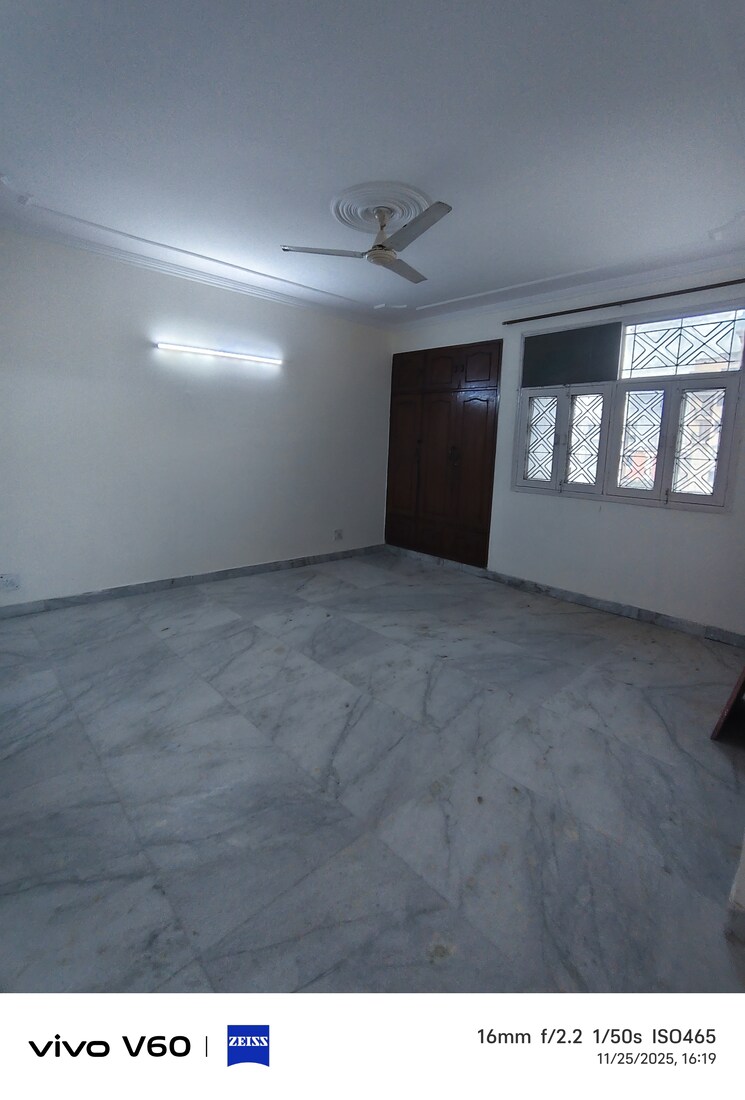 Room, shivkala-apartment 4 Bedroom 1800 Sq.Ft. Apartment In Sector 62 Noida 9551211