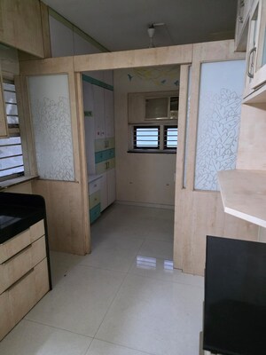 Room in 1 RK Apartment at Prarthana Star Apartment, Andheri East – for Sale