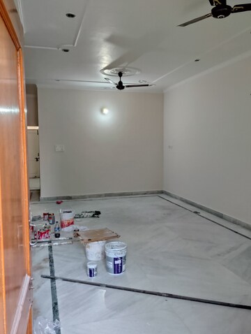 Room in 3 BHK Builder Floor at Sector 16 – for Rent