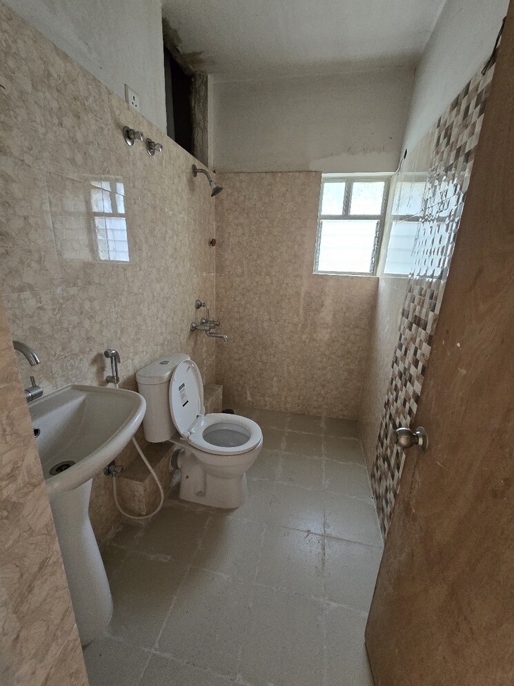 Bathroom, bengal-teen-kanya 3 Bedroom 1480 Sq.Ft. Apartment In Rajarhat New Town Kolkata 9551335