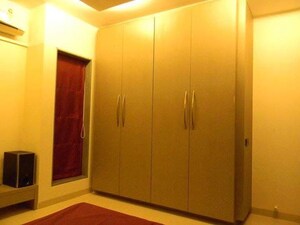 Room in 3 BHK Apartment at Vip Road – for Rent