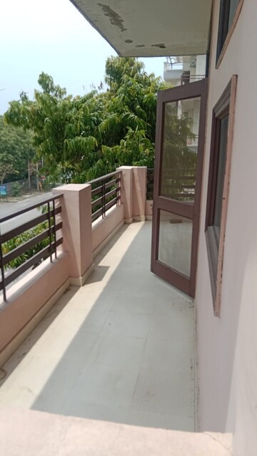 Balcony in 2 BHK Builder Floor at RWA Apartments Sector 108, Sector 108 – for Rent