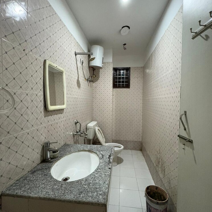 Bathroom, sector 9 1 Bedroom 1200 Sq.Ft. Builder Floor In Sector 9 Gurgaon 9551358