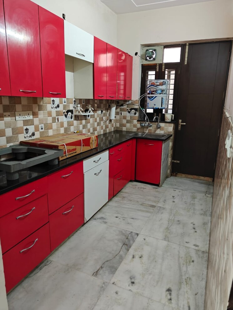 Kitchen, sector 45 2.5 Bedroom 100 Sq.Yd. Independent House In Sector 45 Gurgaon 9551360