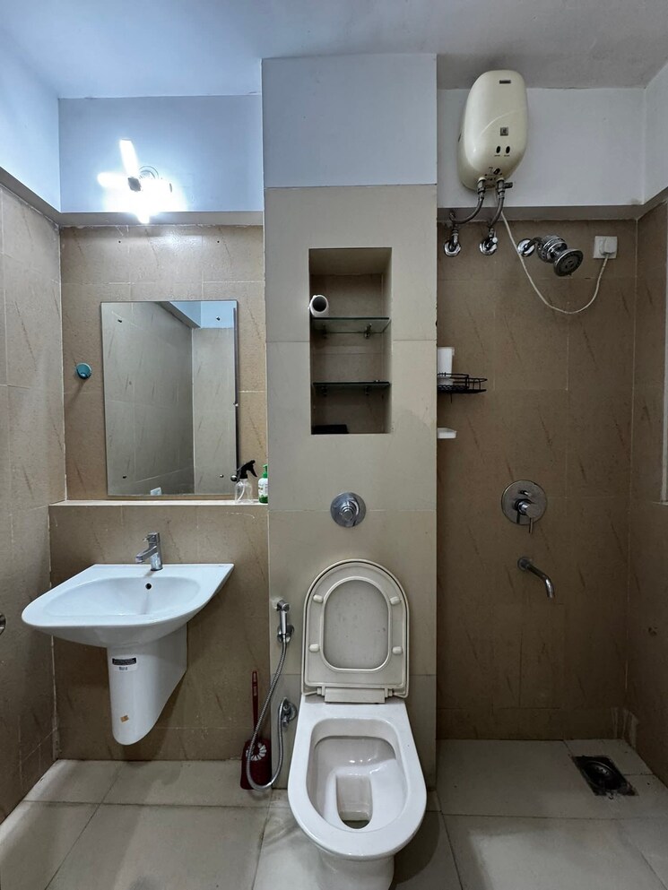 Bathroom, lodha-splendora 3 Bedroom 1250 Sq.Ft. Apartment In Ghodbunder Road Thane 9551400