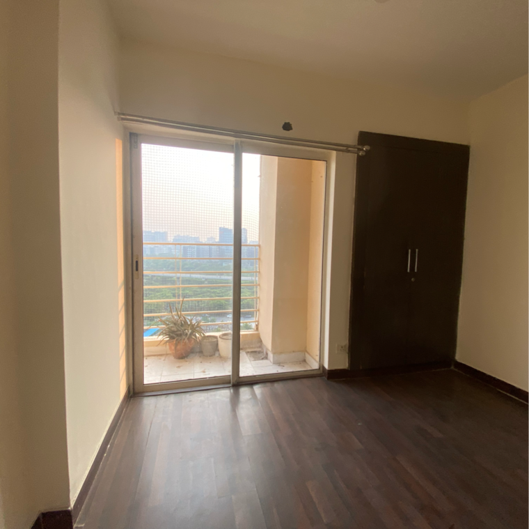 Room, paras-seasons 2 Bedroom 795 Sq.Ft. Apartment In Sector 168 Noida 9551395