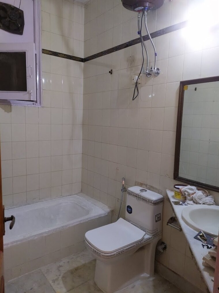 Attached Bathroom, greater kailash ii 3 Bedroom 2300 Sq.Ft. Builder Floor In Greater Kailash ii Delhi 9551413