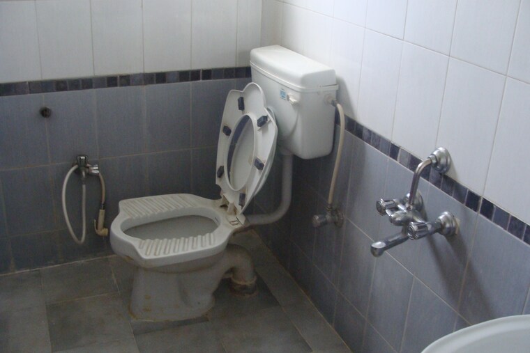 Bathroom, rt nagar 1 Bedroom 740 Sq.Ft. Independent House In Rt Nagar Bangalore 9551417