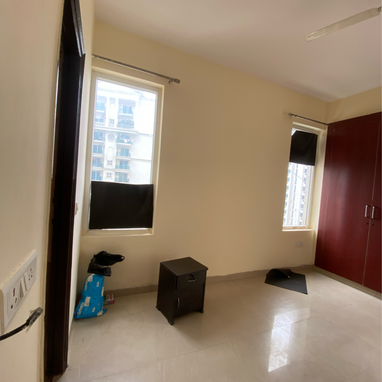 Room, paras-seasons 2 Bedroom 985 Sq.Ft. Apartment In Sector 168 Noida 9551424