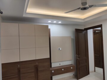 Master Bedroom in 3 BHK Builder Floor at Chittaranjan Park – for Rent