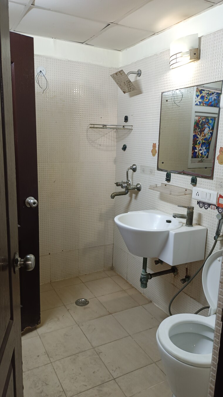 Bathroom, aditya-celebrity-homes 3 Bedroom 1650 Sq.Ft. Apartment In Sector 76 Noida 9551480
