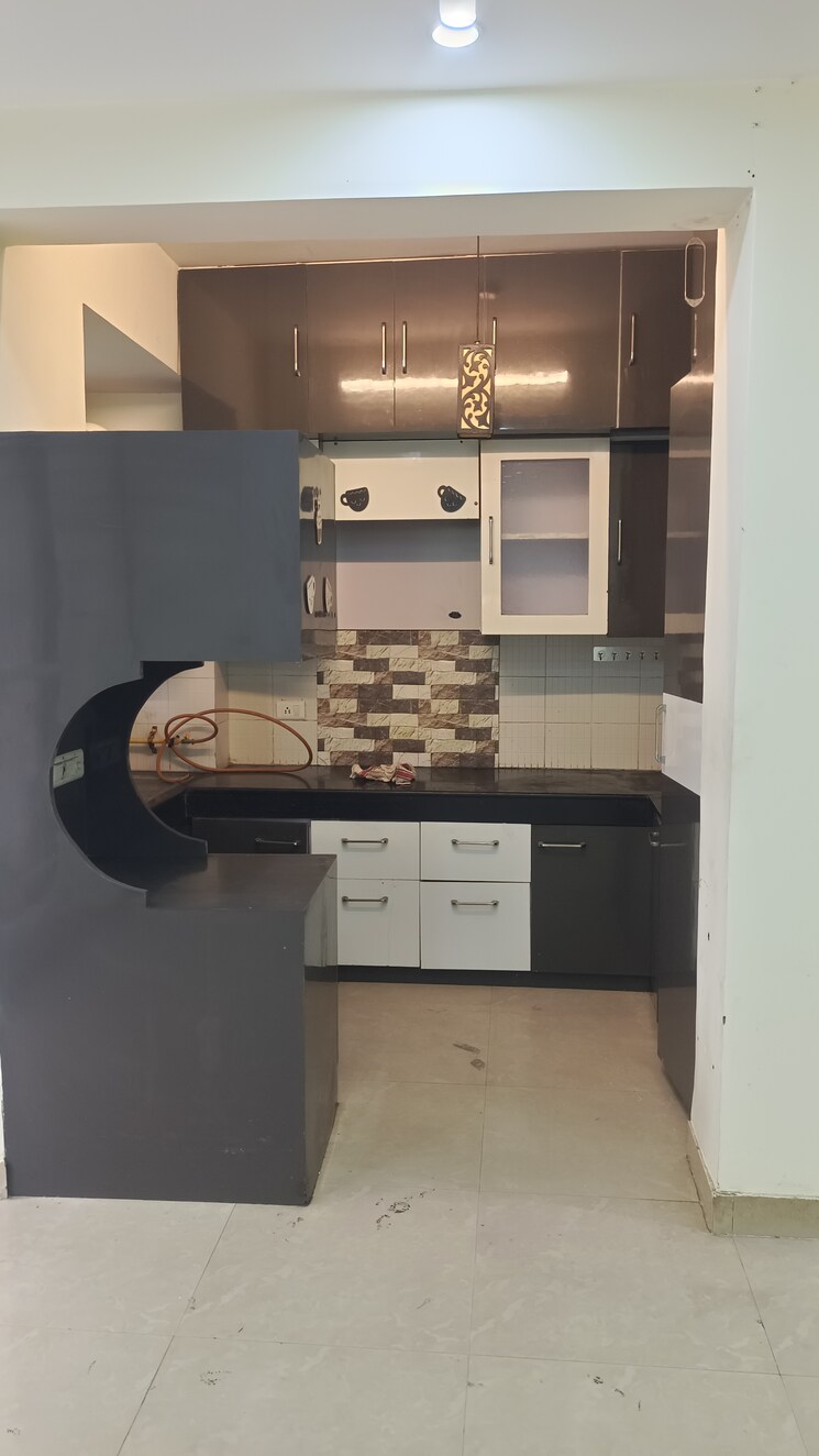 Kitchen, aditya-celebrity-homes 3 Bedroom 1650 Sq.Ft. Apartment In Sector 76 Noida 9551480