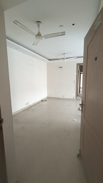 Room in 3 BHK Apartment at Aditya Celebrity Homes, Sector 76 – for Rent