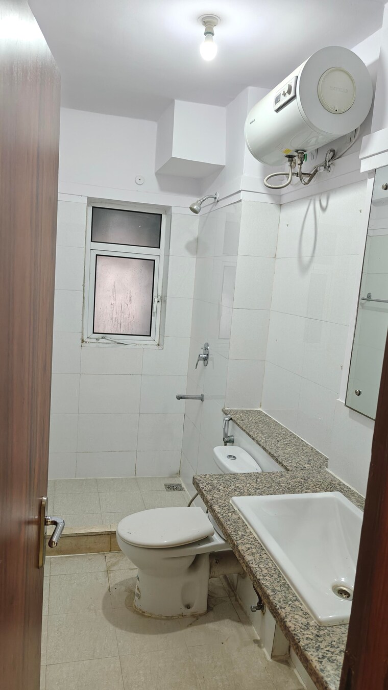 Bathroom, dlf-new-town-heights-i 4 Bedroom 2230 Sq.Ft. Apartment In Sector 90 Gurgaon 9551494
