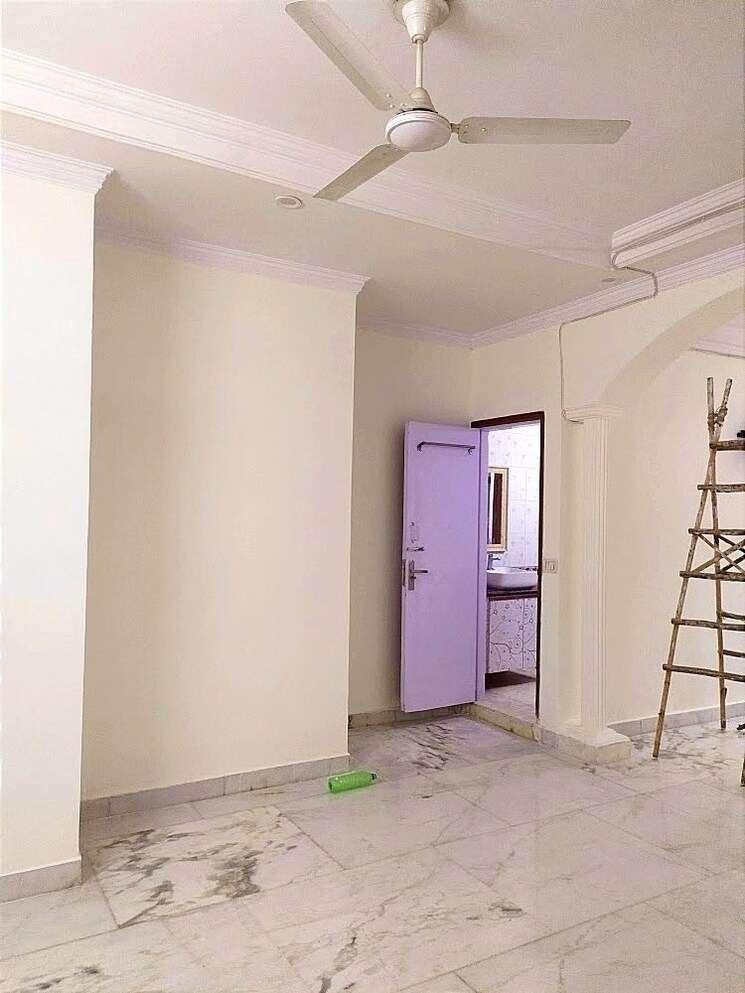 Living Room, chittaranjan park 2.5 Bedroom 1300 Sq.Ft. Builder Floor In Chittaranjan Park Delhi 9551526