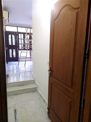 Master Bedroom in 2.5 BHK Builder Floor at Chittaranjan Park – for Rent