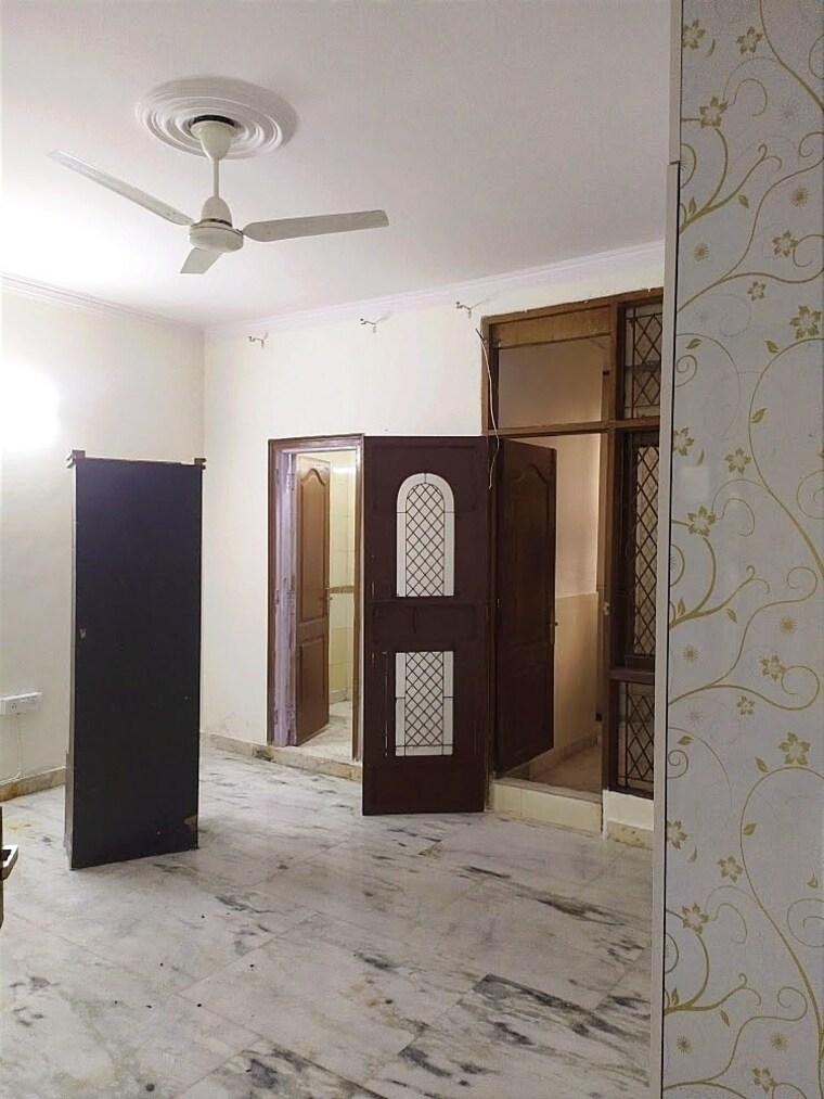 Master Bedroom, chittaranjan park 2.5 Bedroom 1300 Sq.Ft. Builder Floor In Chittaranjan Park Delhi 9551526