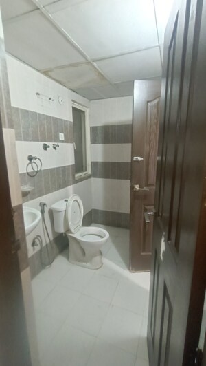Bathroom in 3 BHK Apartment at Jm Orchid, Sector 76 – for Rent
