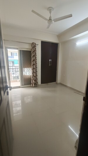 Room in 3 BHK Apartment at Jm Orchid, Sector 76 – for Rent