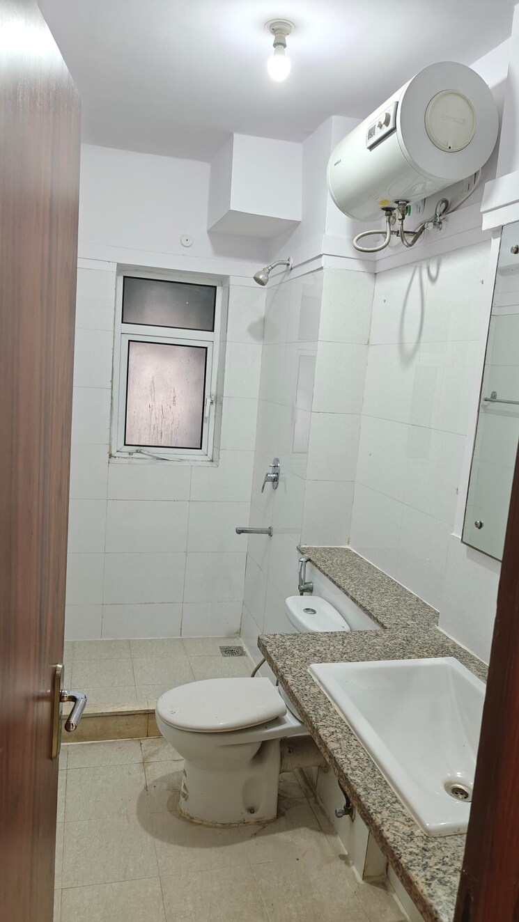 Bathroom, dlf-new-town-heights-i 4 Bedroom 2230 Sq.Ft. Apartment In Sector 90 Gurgaon 9551514