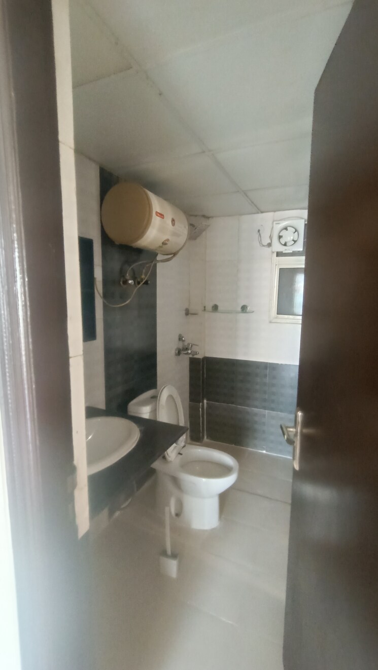 Bathroom, nimbus-the-hyde-park 3 Bedroom 1320 Sq.Ft. Apartment In Sector 78 Noida 9551531