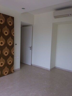 Room in 2 BHK Apartment at Lodha Fiorenza, Goregaon East – for Rent