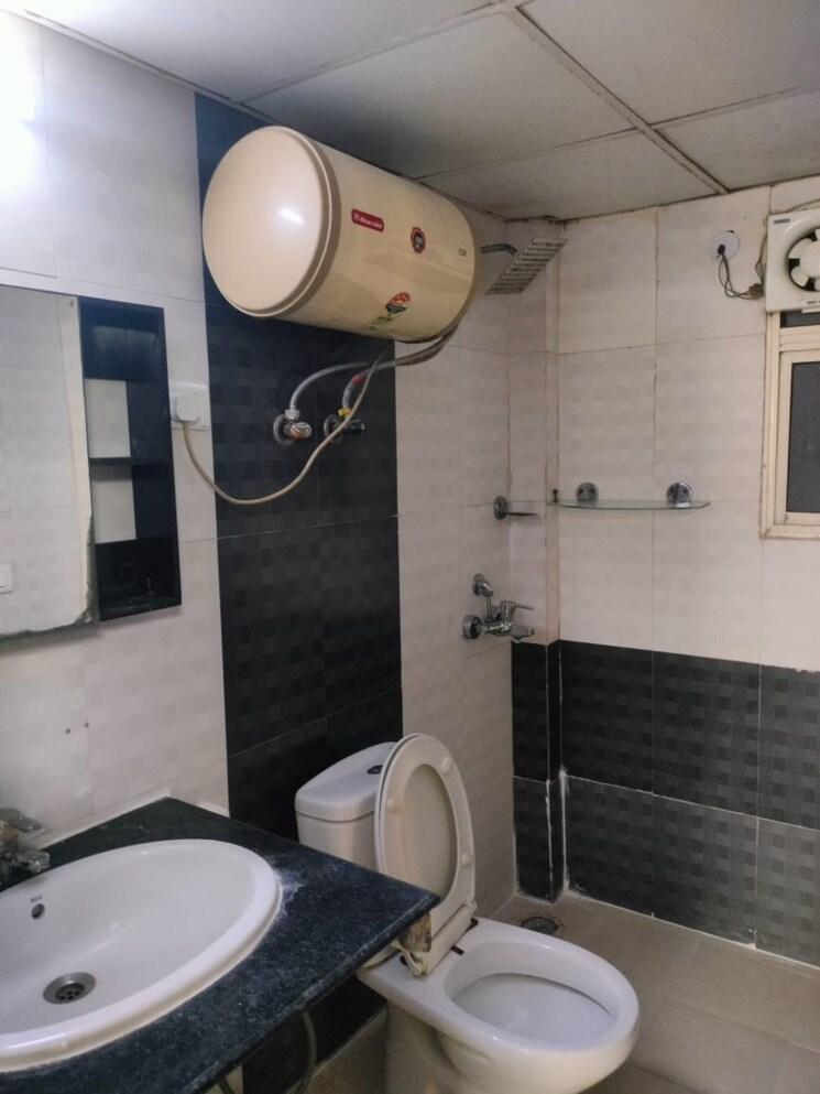Bathroom, nimbus-the-hyde-park 3 Bedroom 1320 Sq.Ft. Apartment In Sector 78 Noida 9551535