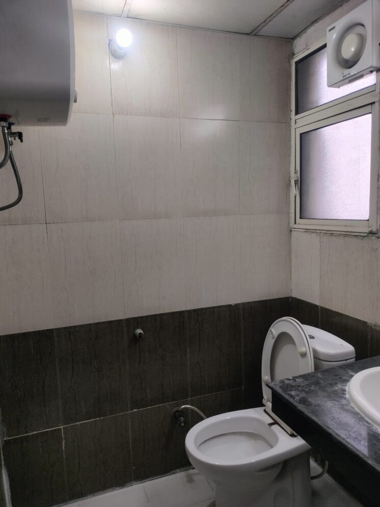 Bathroom, nimbus-the-hyde-park 3 Bedroom 1320 Sq.Ft. Apartment In Sector 78 Noida 9551535