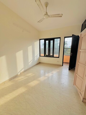 3 BHK Builder Floor For Rent in Saket