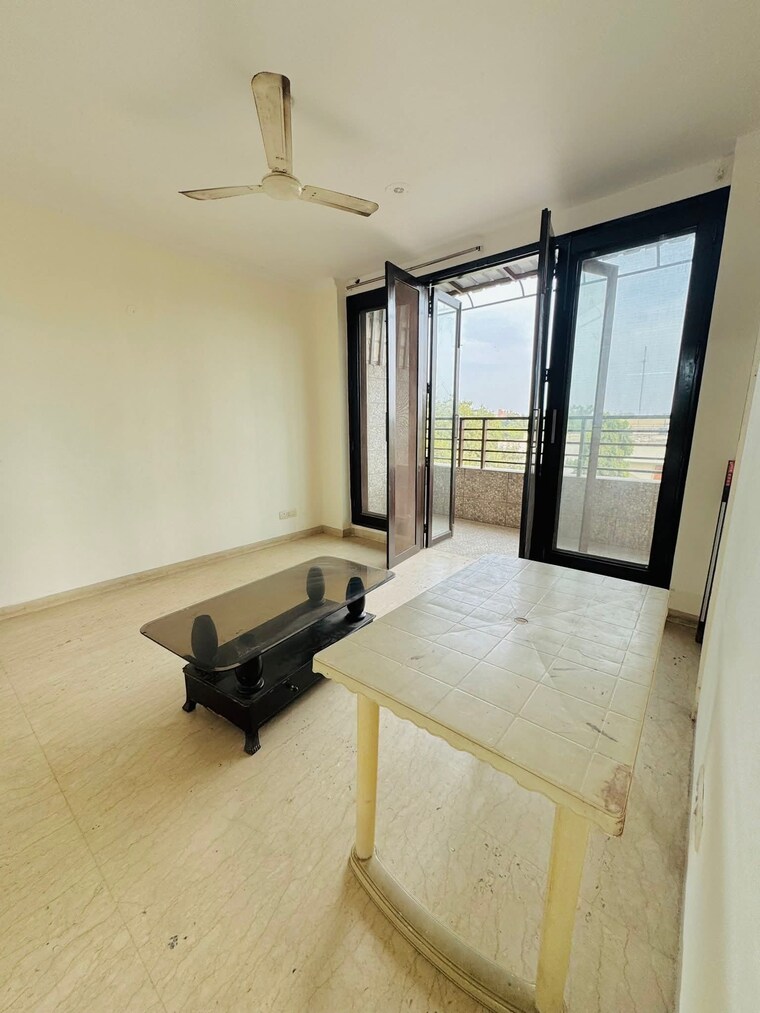 Room, saket 3 Bedroom 1000 Sq.Ft. Builder Floor In Saket Delhi 9551560